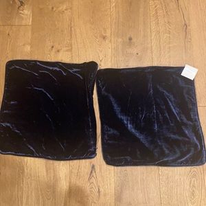 2 18x18 navy blue velour pillow covers. Brand new.